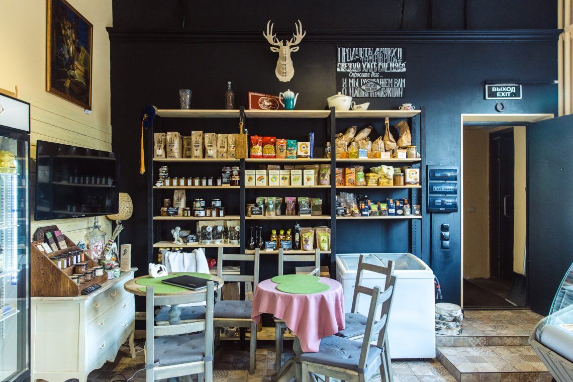 Массивный стол из дерева. 2 lavka. Деревянный стол из бревна. Садовая лавка трансформер. Стол и лавки из бревна.